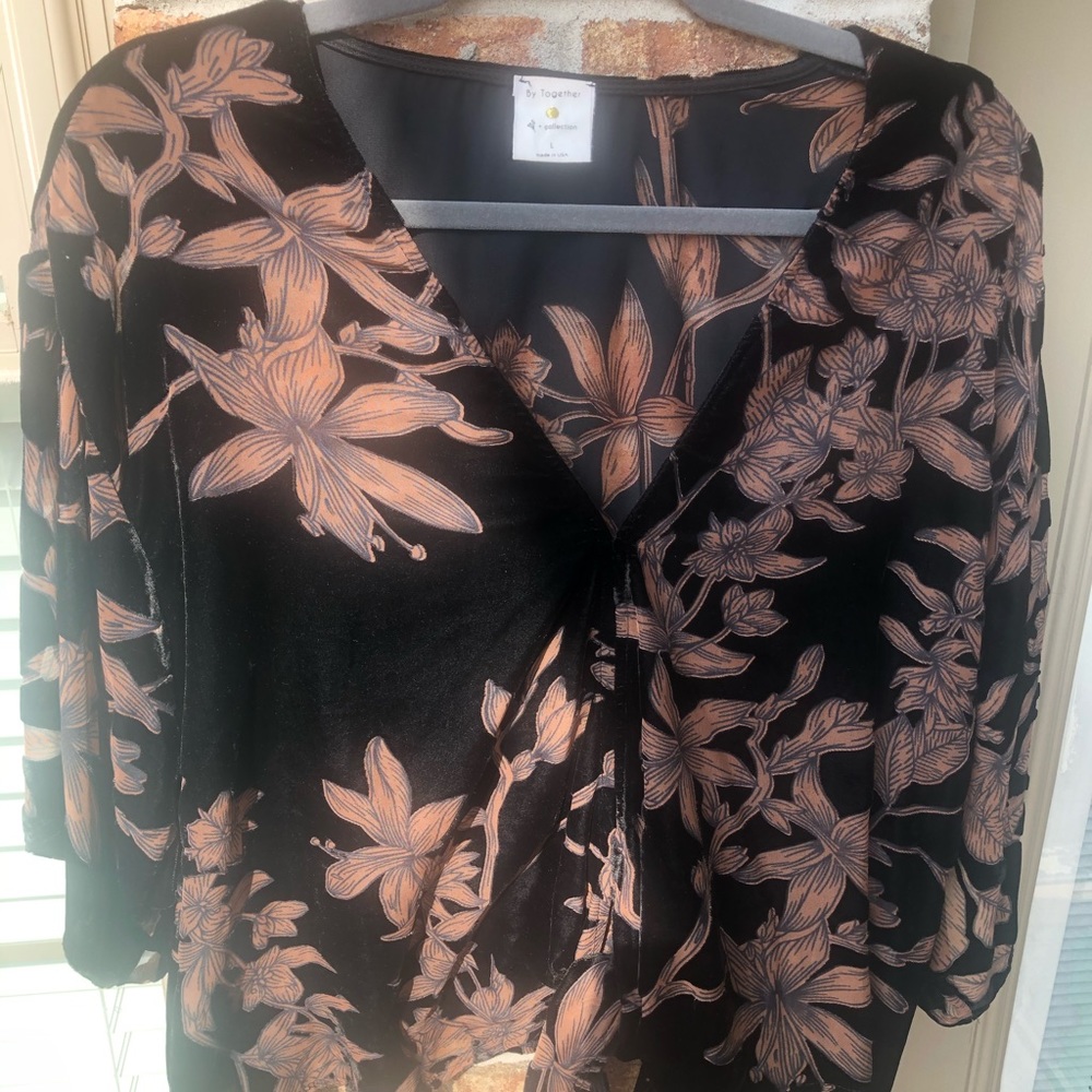 Velvet Women’s tie waist top